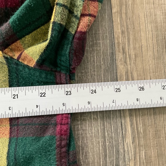 LL Bean Scotch Plaid Flannel Shirt
228061
Green Yellow Dark Red Black
Medium - Picture 5 of 6